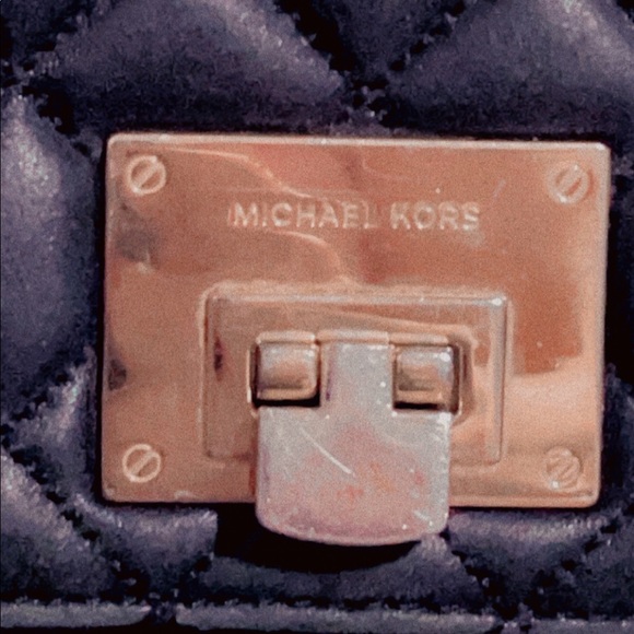 Michael Kors Bag you can wear two way (shown in video) - Picture 6 of 9